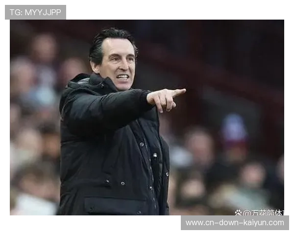 维拉球迷嘘声回应裁判判罚，主场气氛紧张